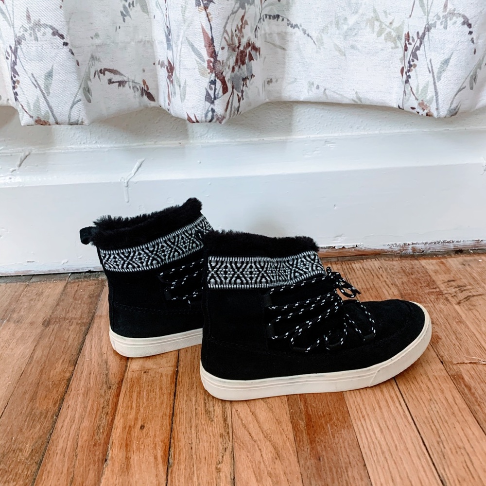 Tom’s fur lined snow boots